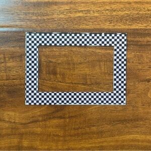 Magnetic picture frame